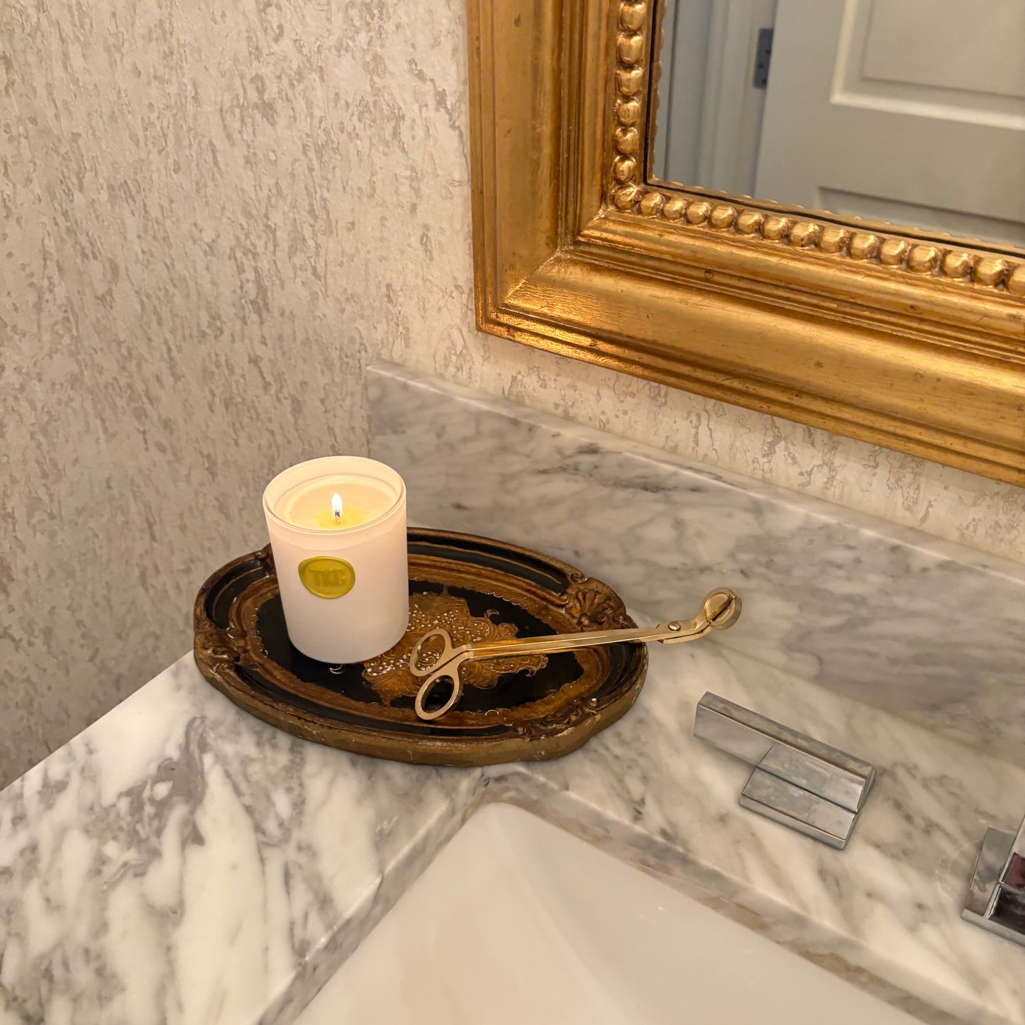 Non-toxic Happy Holiday Candle SOLD OUT 4X this is a pre-order SHIPS DEC 2nd