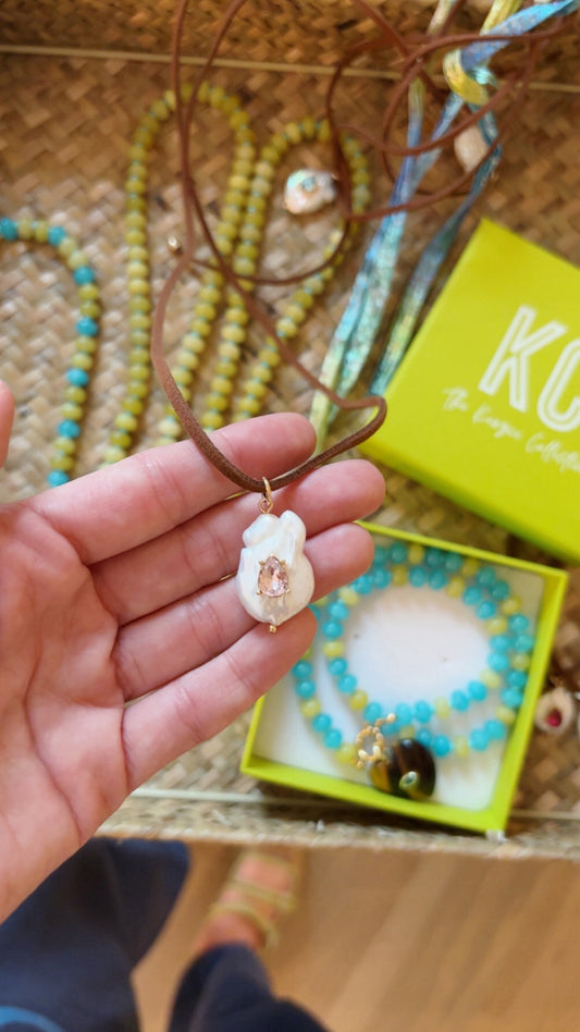Freshwater pearl necklace with light pink stone