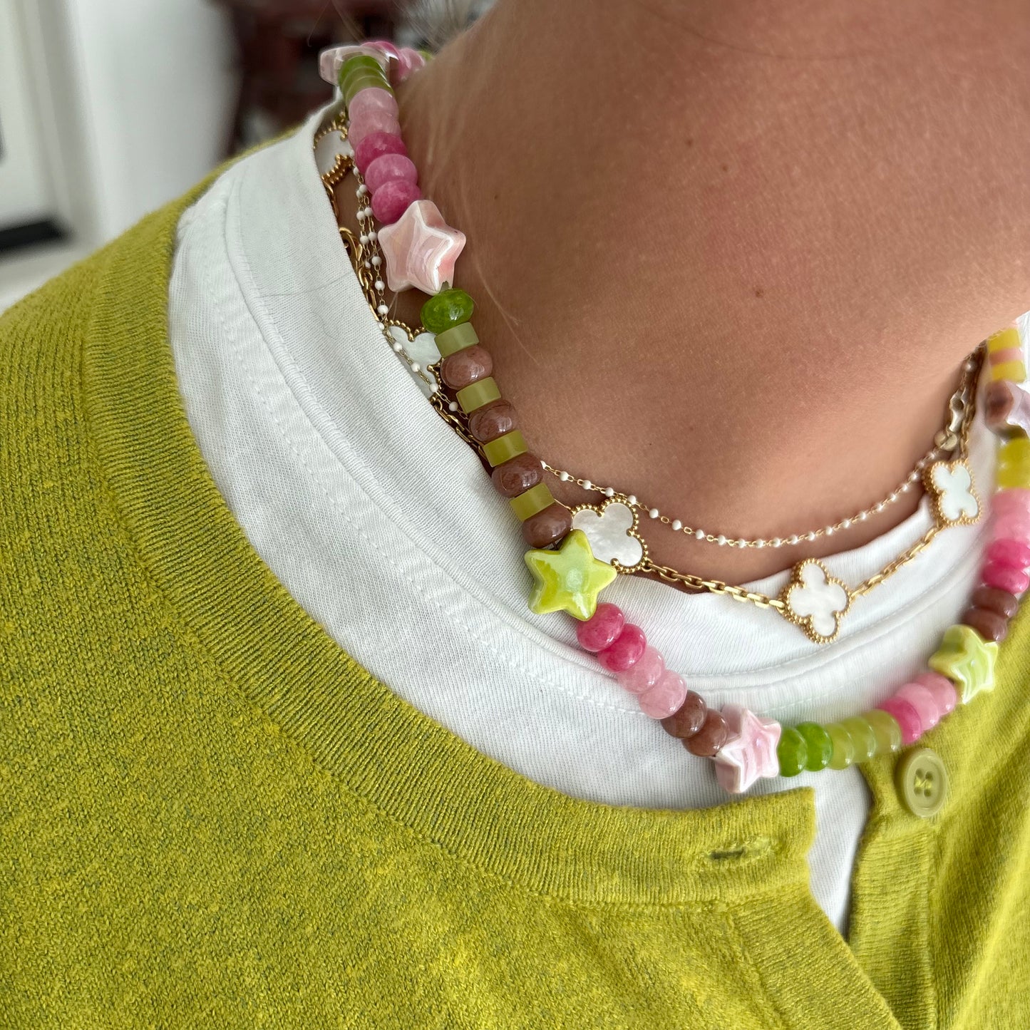 The Celly star necklace - brown chartreuse and pink stones